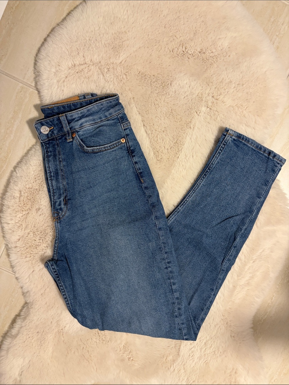 H&M High-Rise Mom Jeans - Size 4